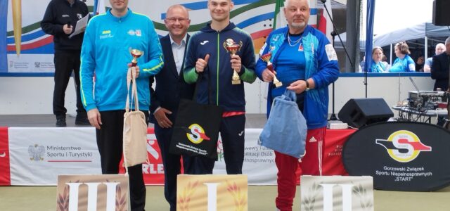 Tenisiści stołowi na podium, lekkoatleci rozpoczęli sezon