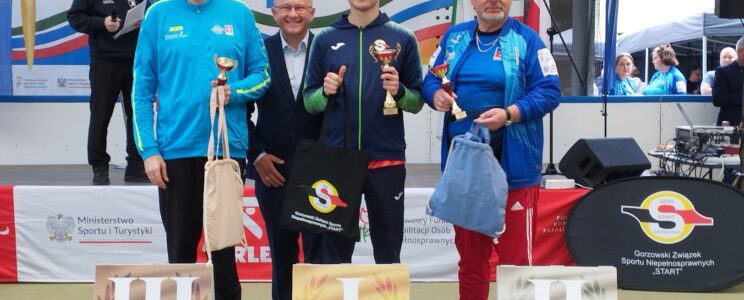 Tenisiści stołowi na podium, lekkoatleci rozpoczęli sezon
