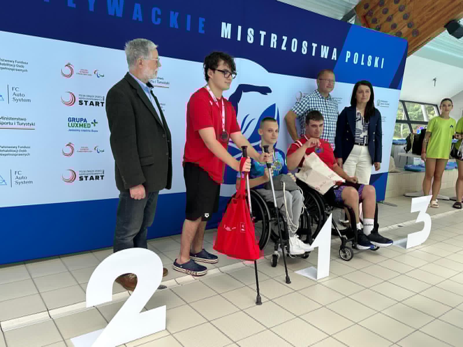 Jeden tytuł, 6 medali MP w pływaniu